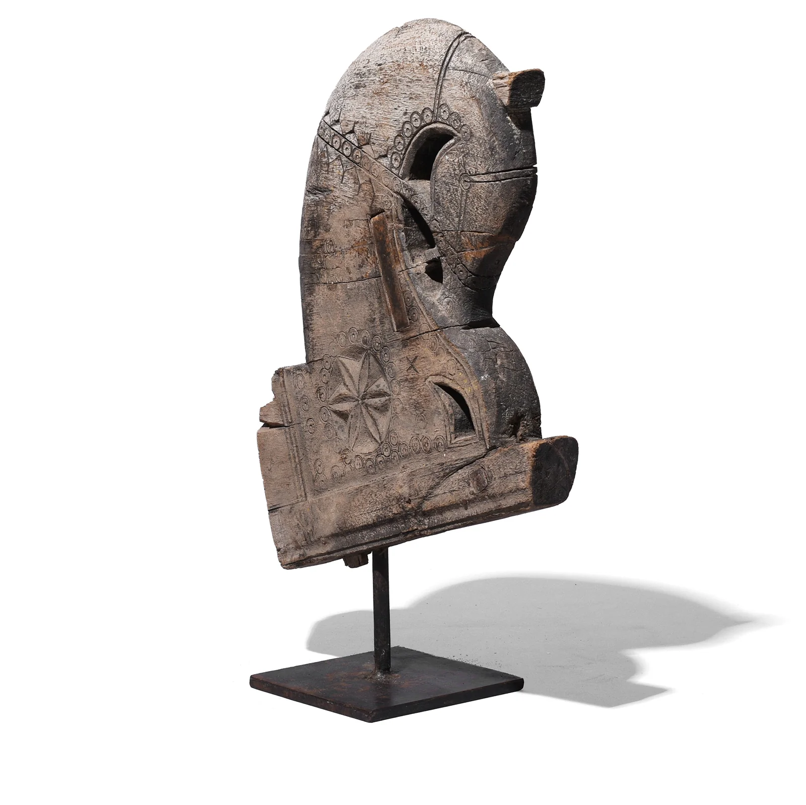 Horse Head Corbel On Stand From Saurashtra - 19th Century