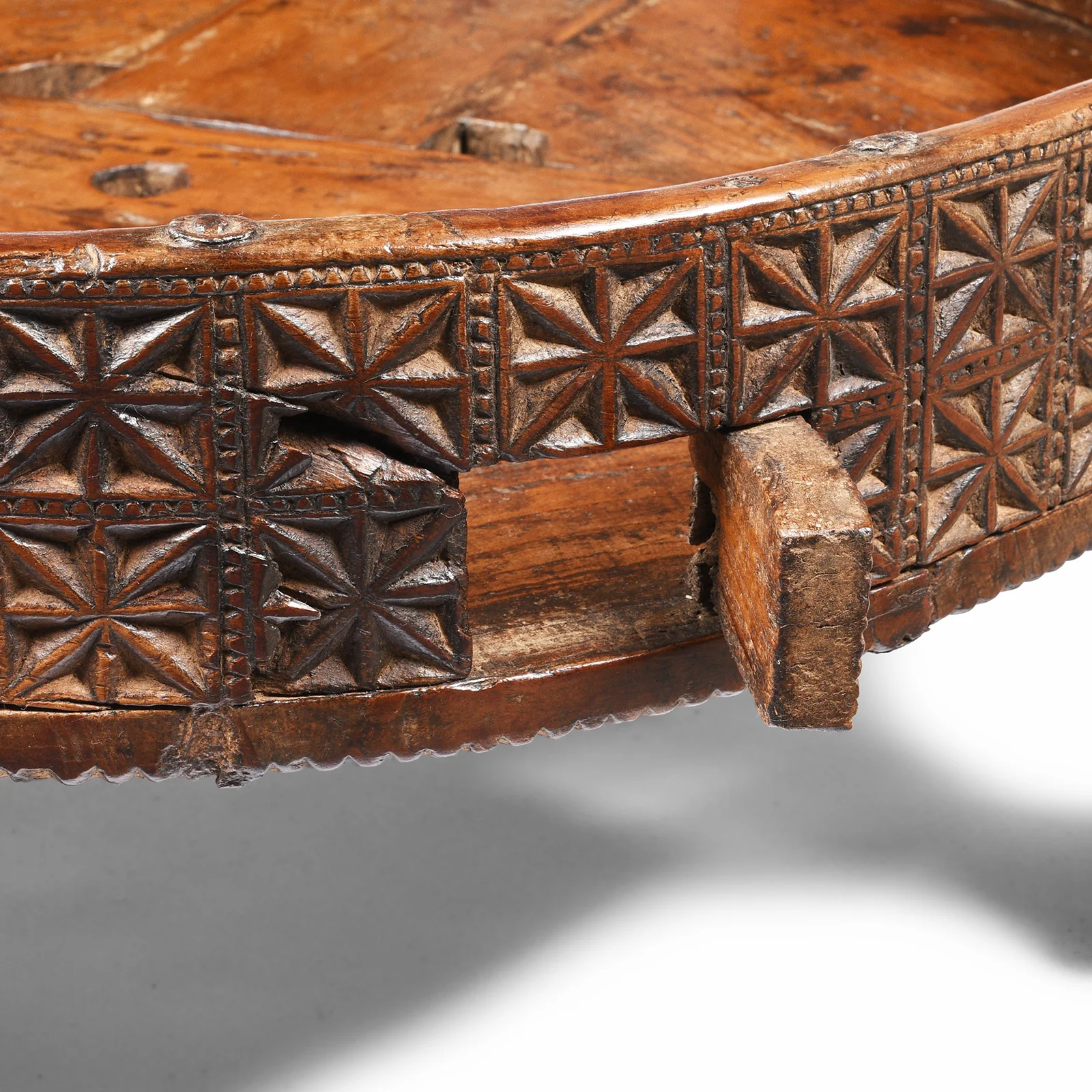Indian Chakki Coffee Table From Rajasthan - 19thC - Image 4