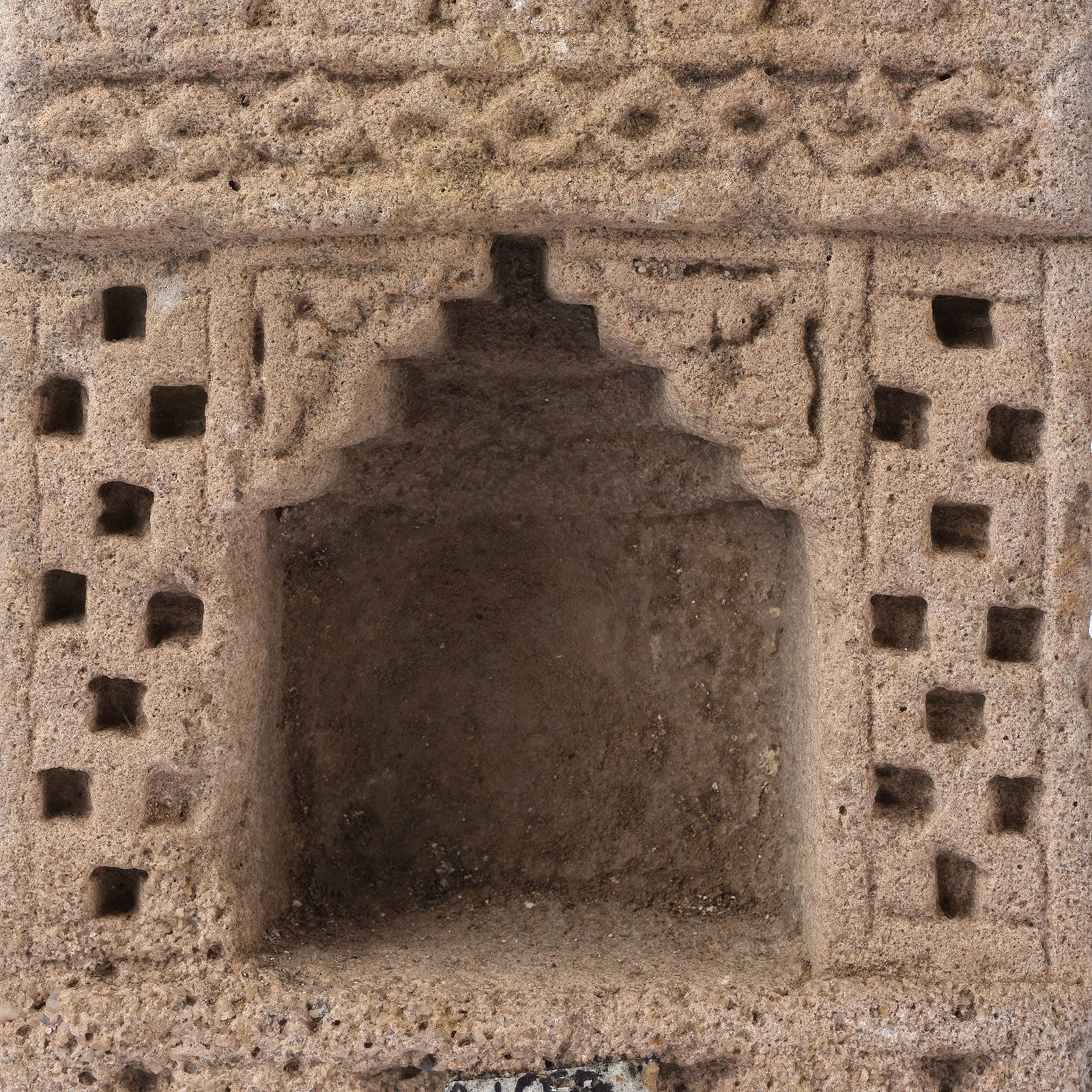 Old Stone Lamp Niche  From Gujarat - 19th Century - Image 2