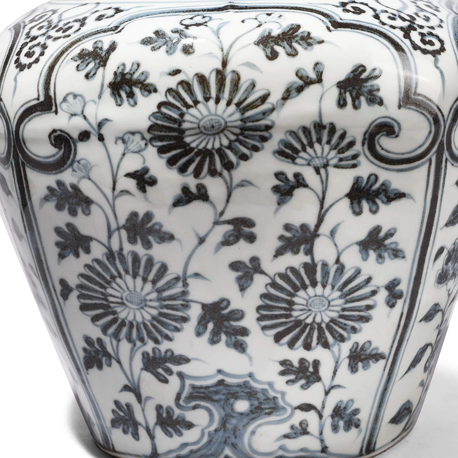 Hongwu Blue & White Porcelain Frilled Ginger Jar  - Floral - Image 4