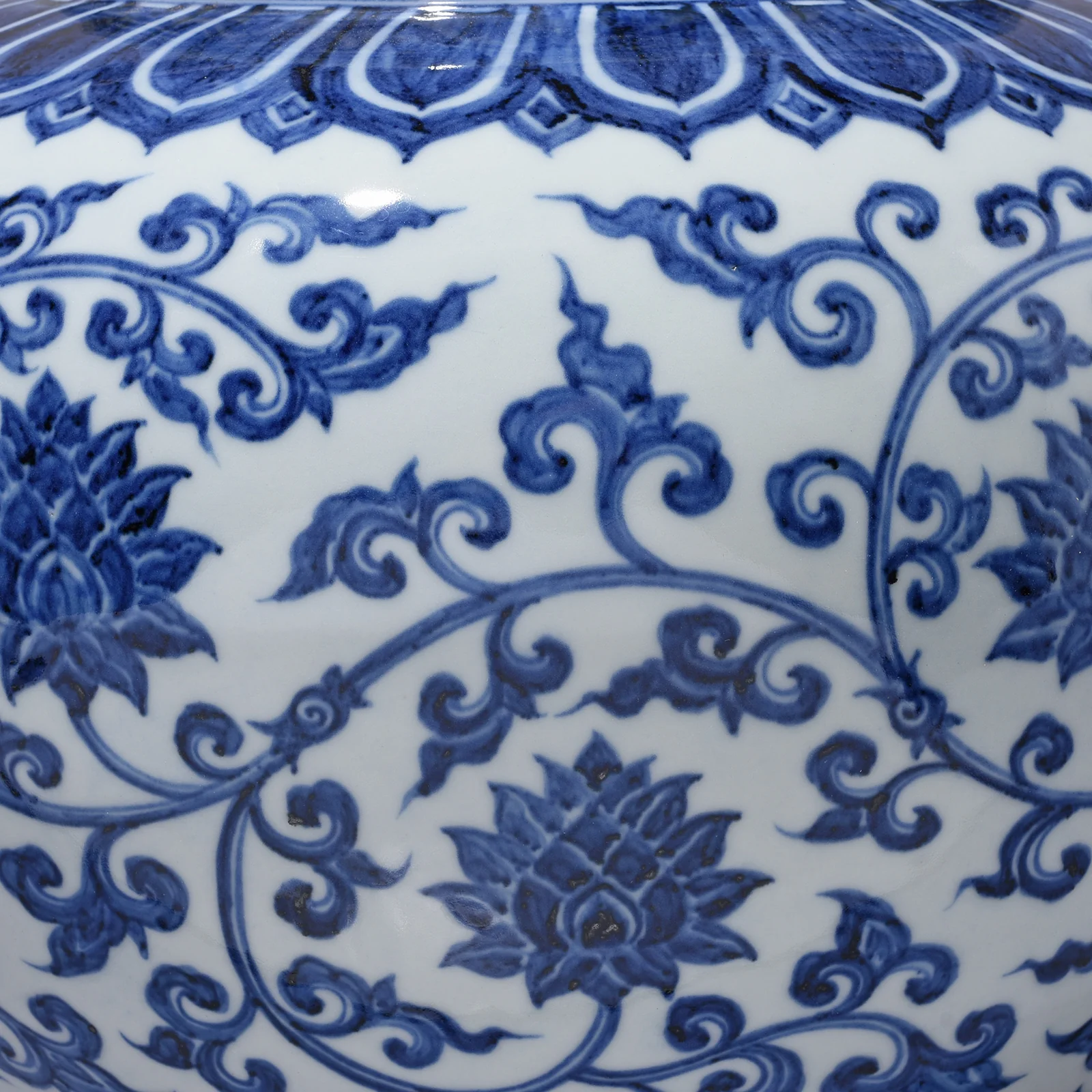 Blue & White Porcelain Lidded Urn - Lotus - Image 6