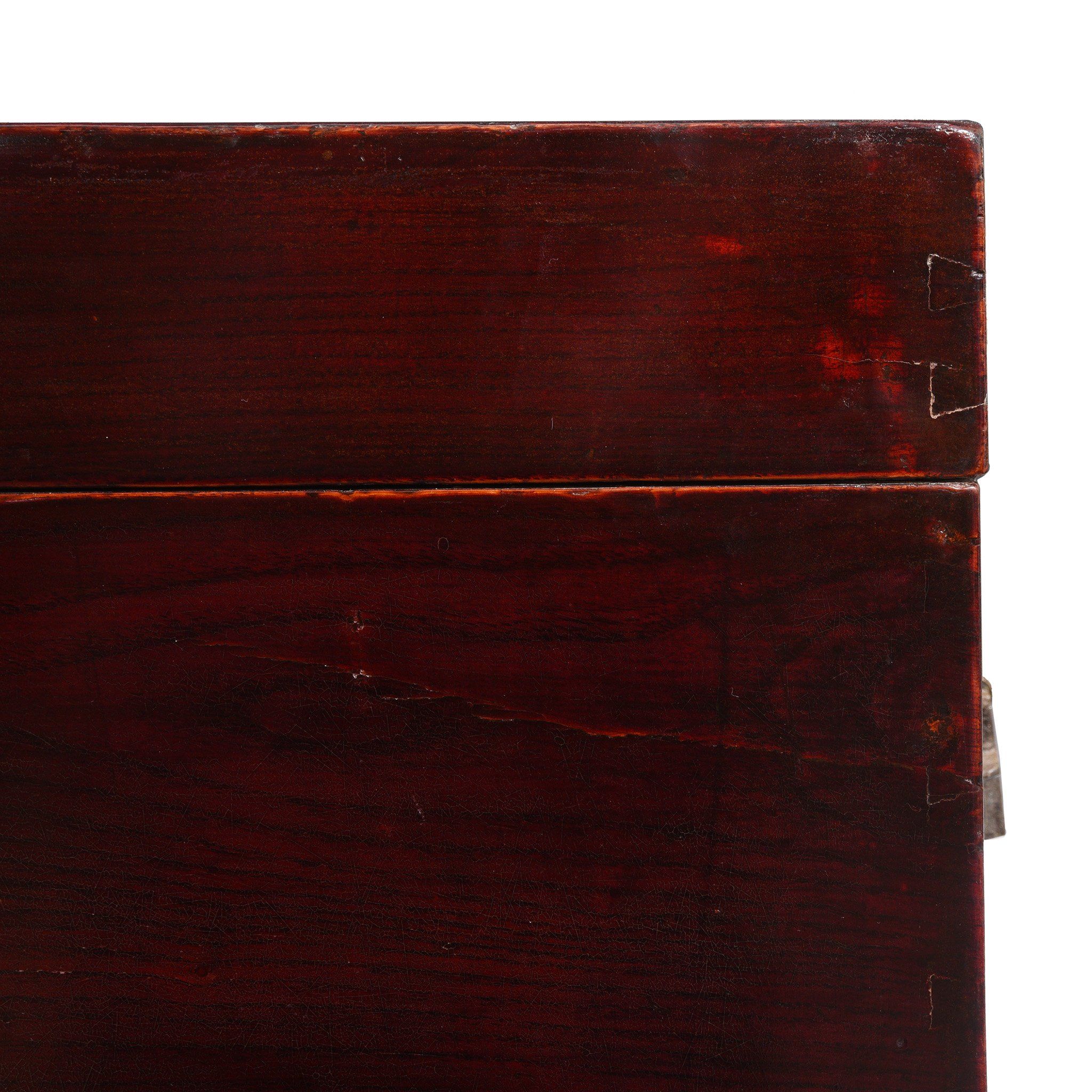 Large Burgundy Lacquer Chinese Chest - 19thC - Image 3