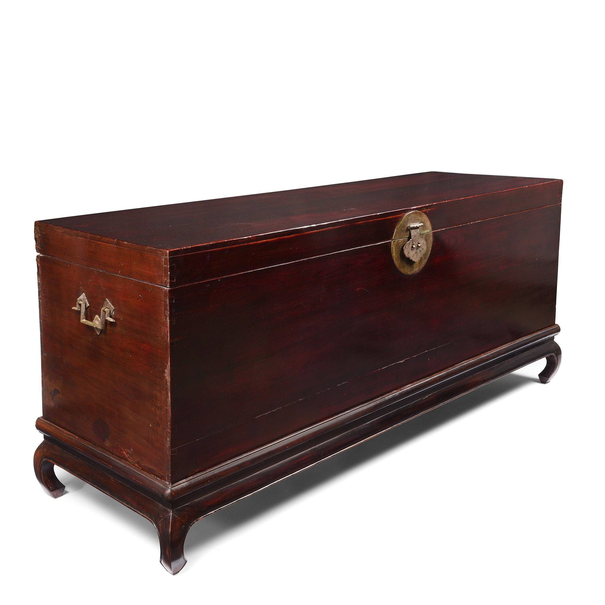 Large Burgundy Lacquer Chinese Chest - 19thC - Image 5