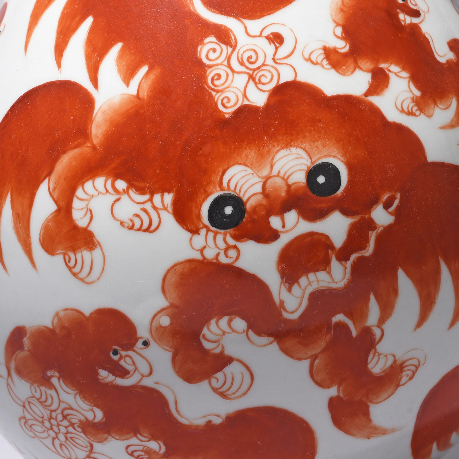 Coral Red Porcelain Vase - Snow Lion - Image 5