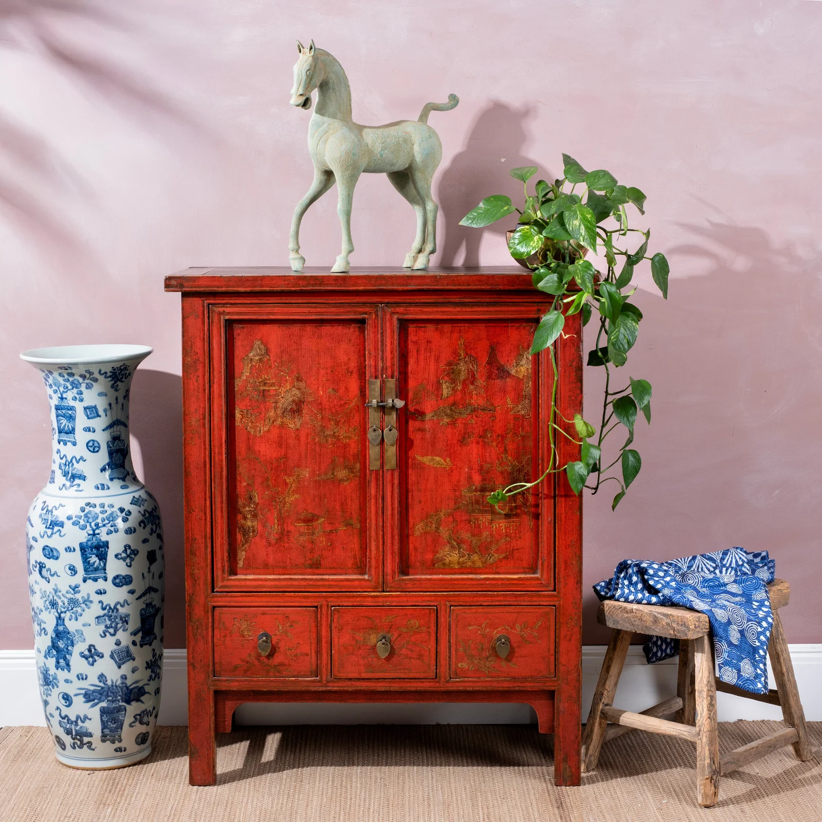 Gilt Red Lacquer Side Cabinet From Shanxi -19th Century