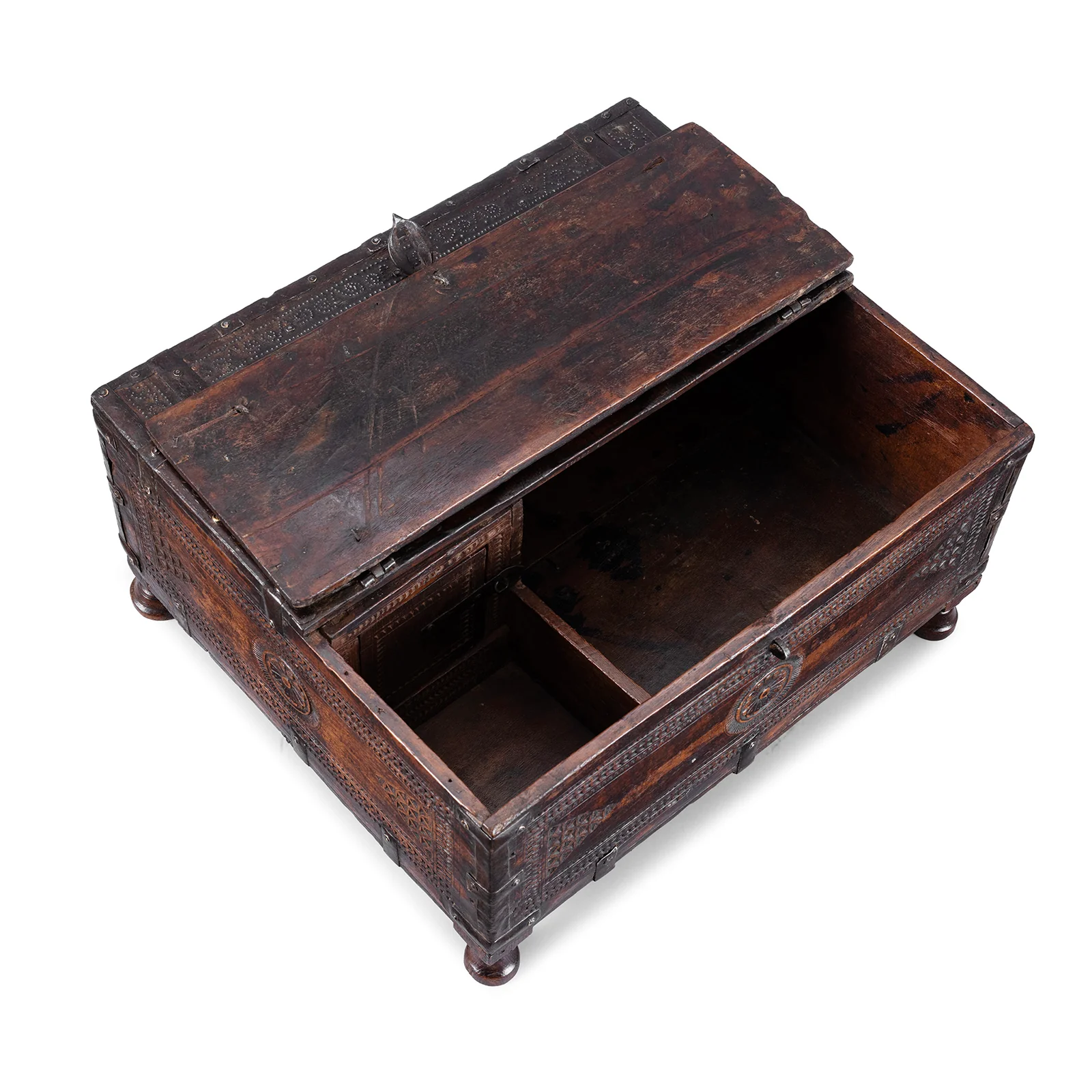 Chip Carved Merchants Box From Rajasthan - 19th Century - Image 7