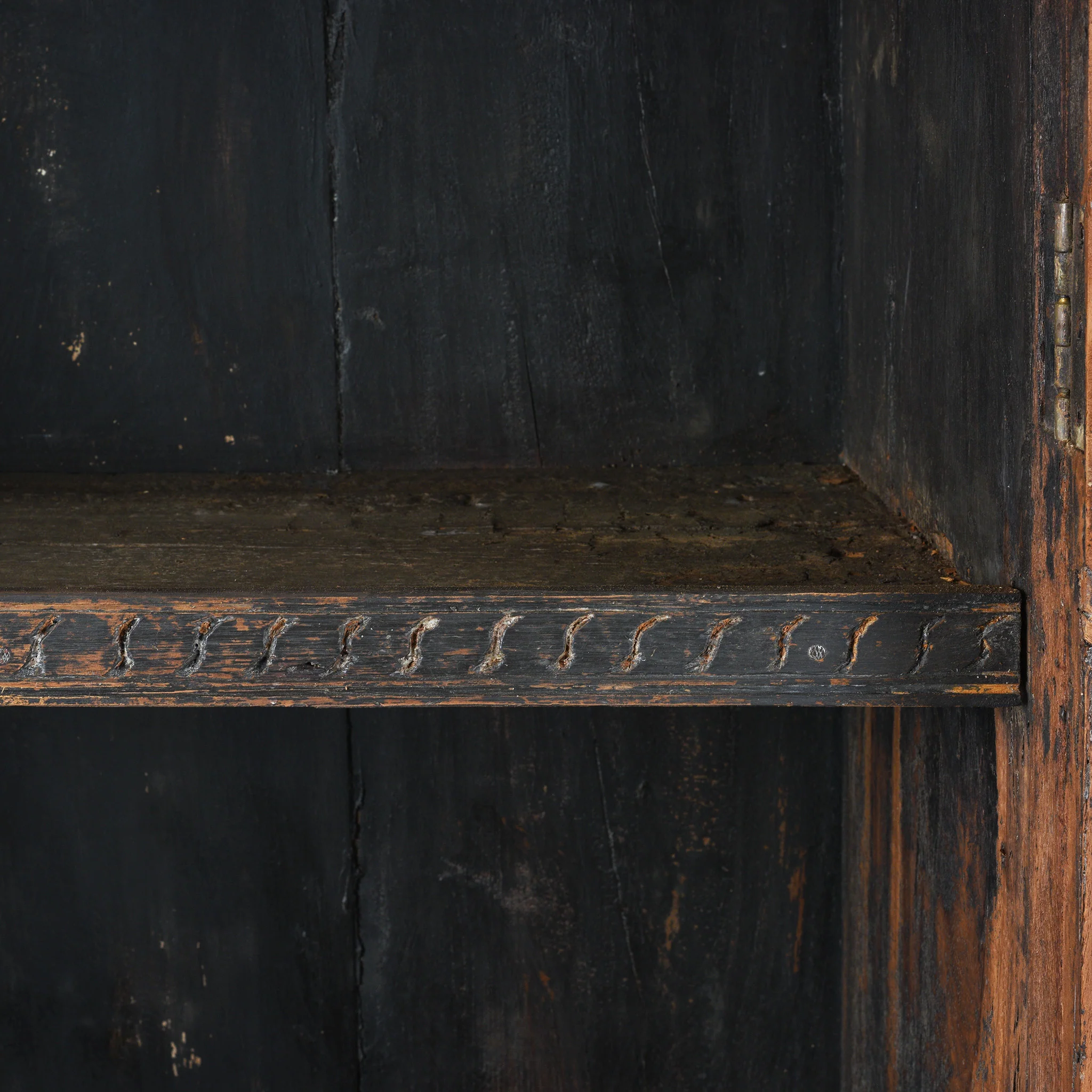 Carved Almirah Cabinet With Sunburst Panels - 19th Centruy - Image 11