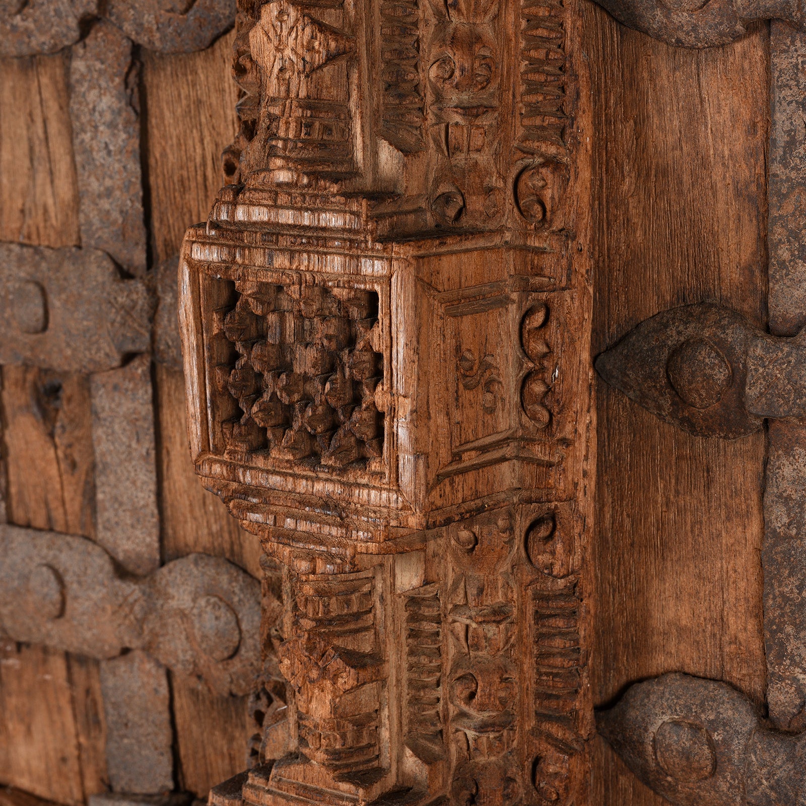 Carved Teak Door From Kutch - 19th Century - Image 4
