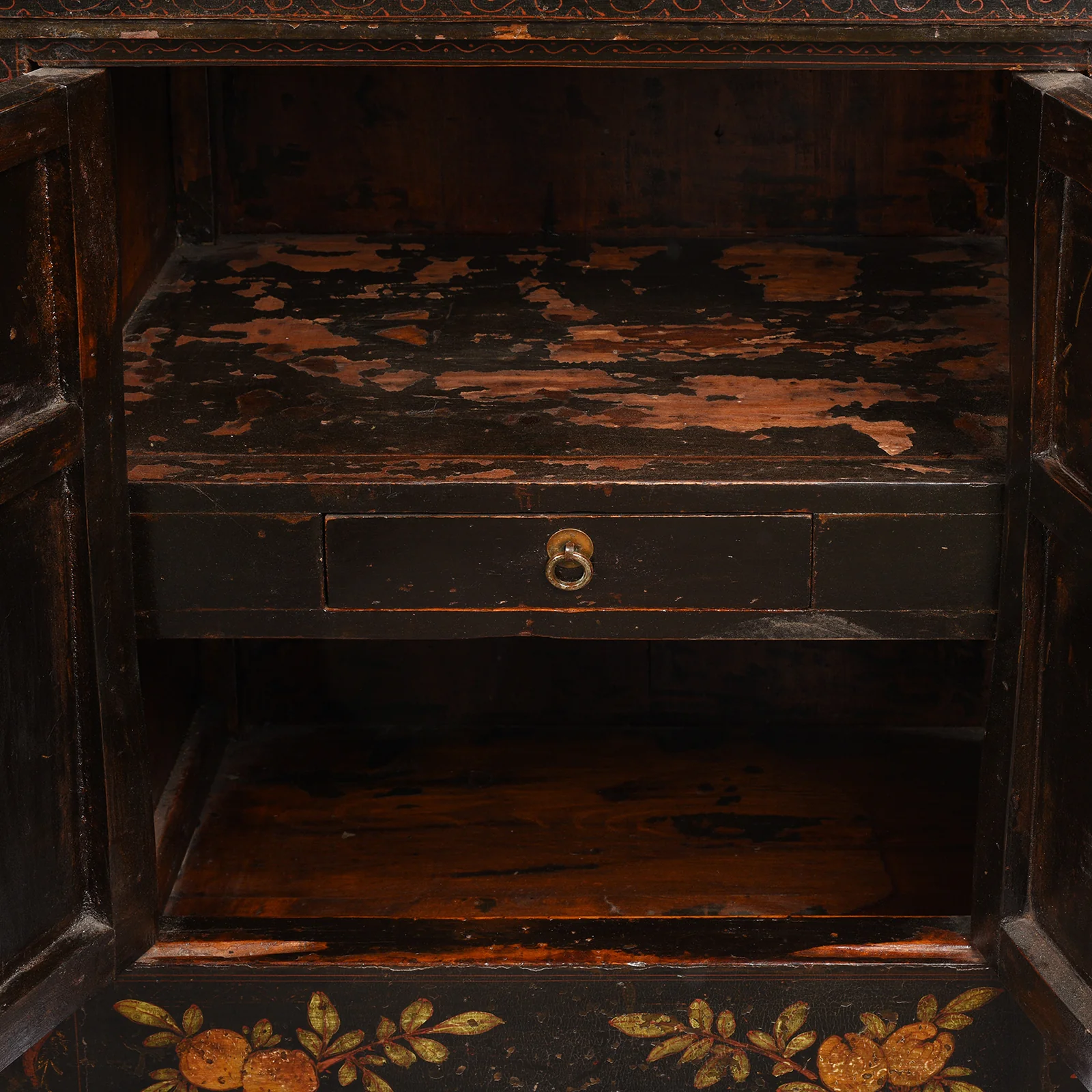 Chinese Black Lacquer Elm Sideboard - 19thC - Image 13