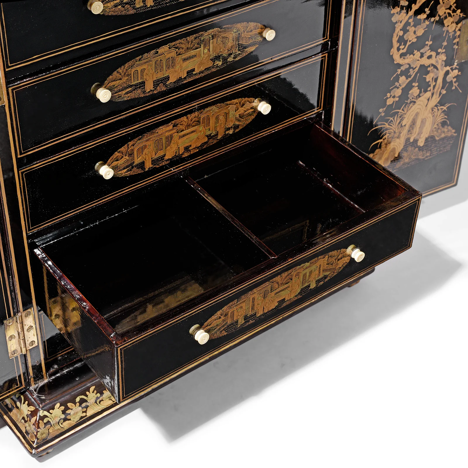 Gilt Black Lacquer Chinese Export Jewellery Cabinet - Early 19thC - Image 6
