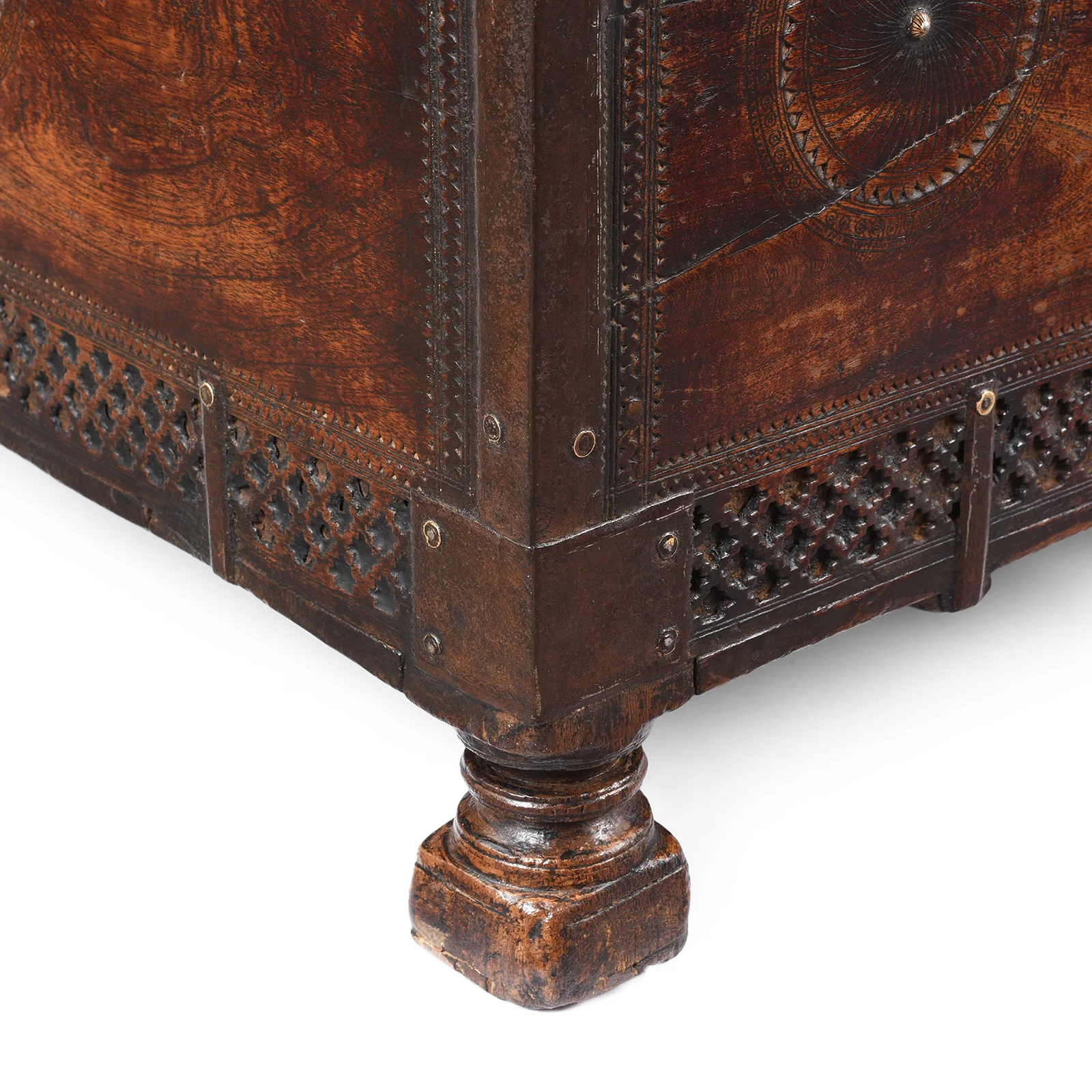 Chip Carved Dowry Chest From Rajasthan - 19th Century - Image 9