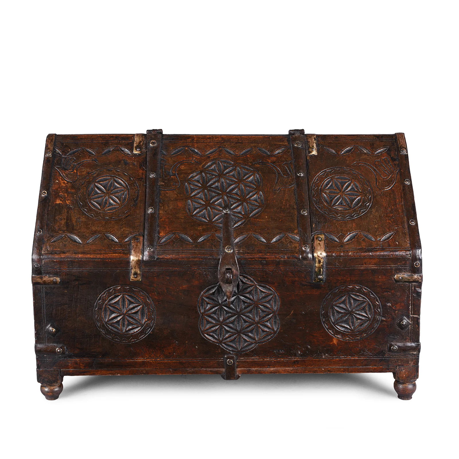 Chip Carved Dowry Hut Box From Jaisalmer - 19th Century