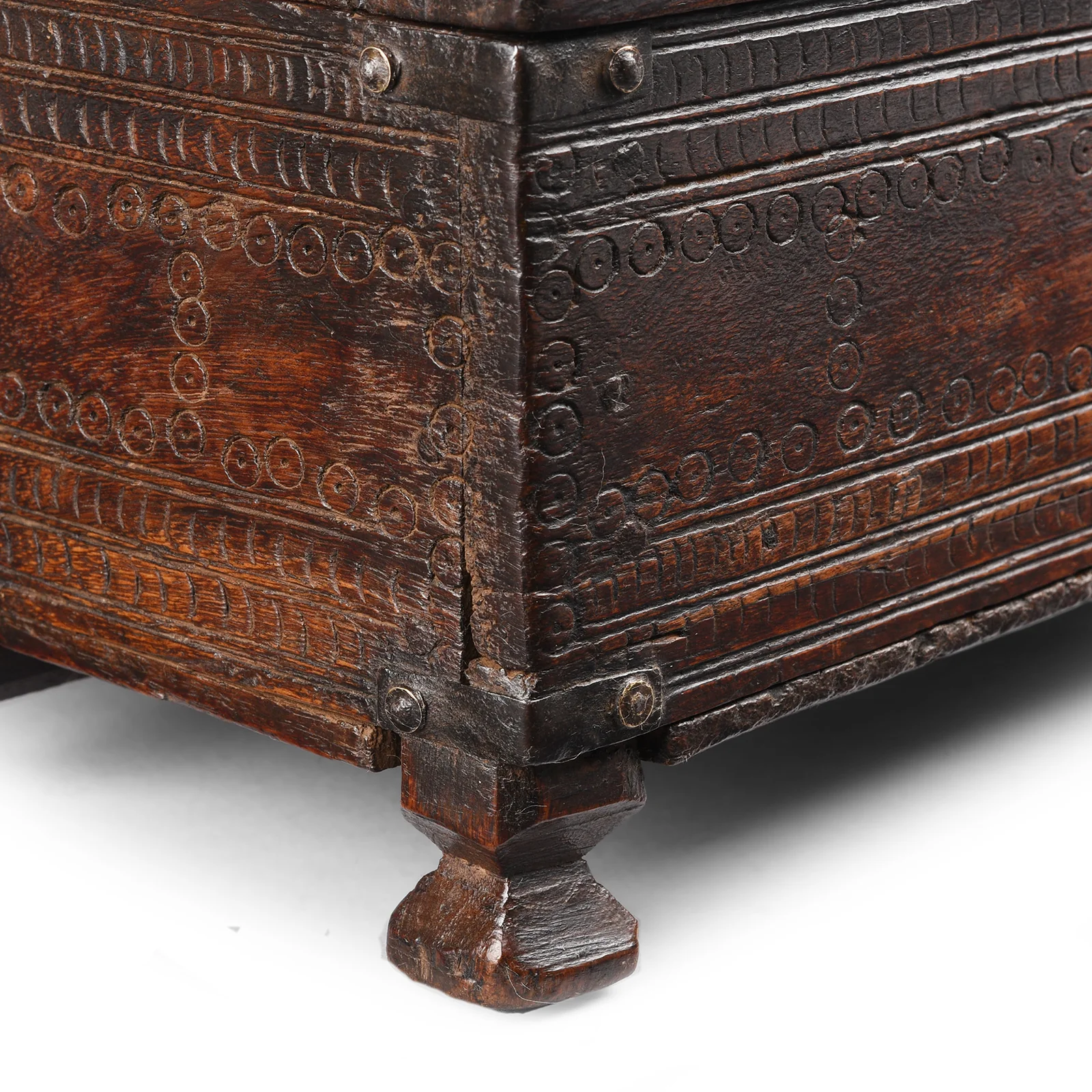 Chip Carved Merchants Box From Bikaner - 19th Century - Image 5