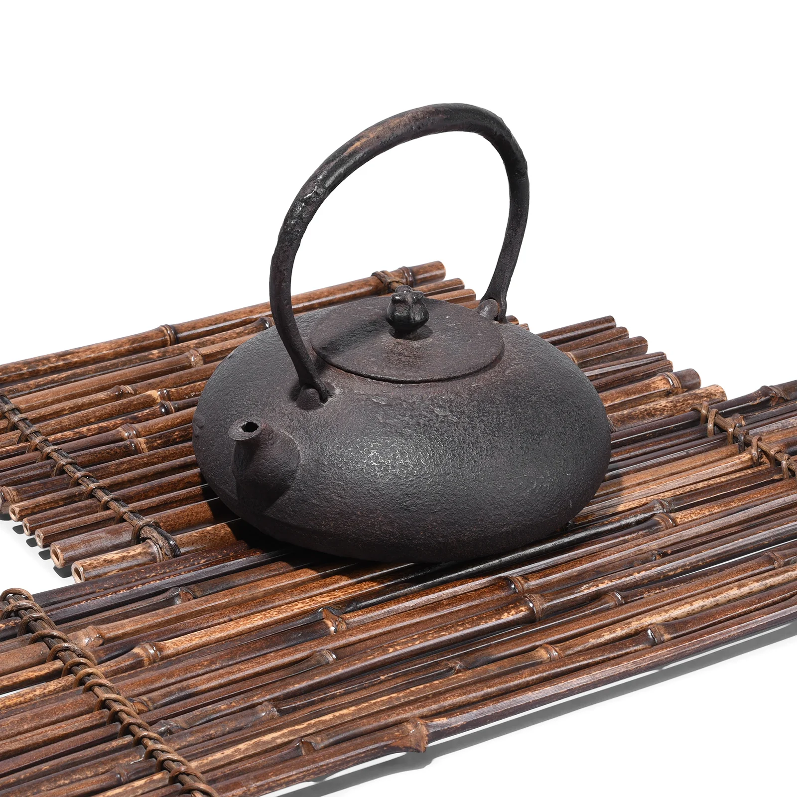 Edo Period Japanese Cast Iron Kettle with Bamboo Mats - Image 2