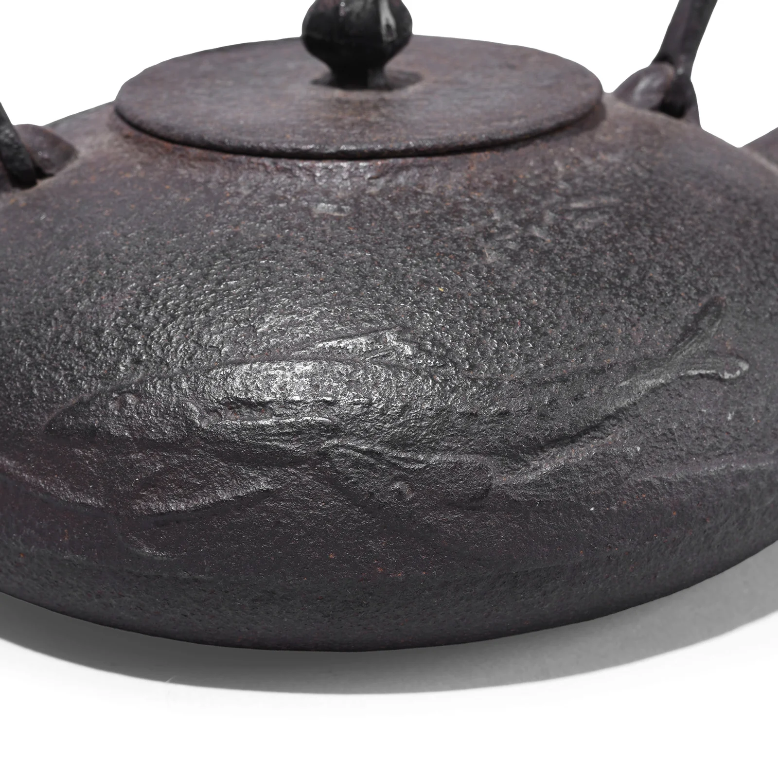 Edo Period Japanese Cast Iron Kettle with Bamboo Mats - Image 4