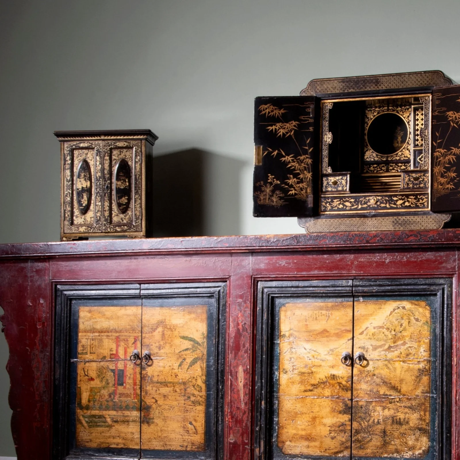 Gilt Black Lacquer Chinese Export Jewellery Cabinet - Early 19th Century - Image 3