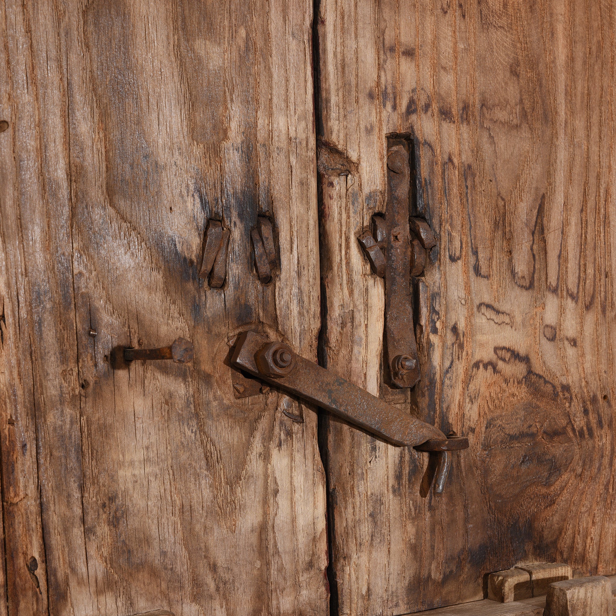 Iron Bound Elm Doors From Shanxi Province - 19th Century - Image 8