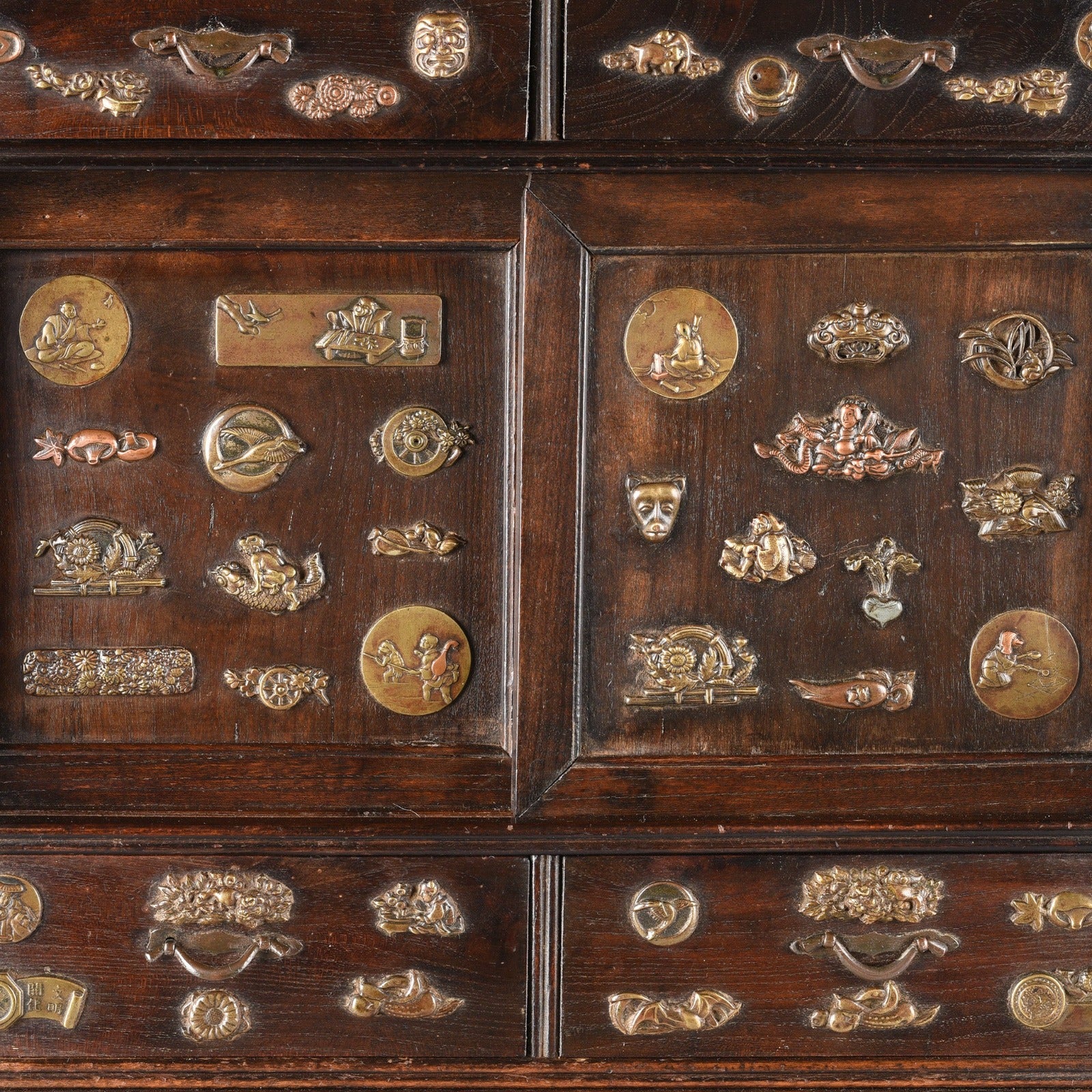 Japanese Menuki Decorated Cha Dansu - Meiji Period - Image 7