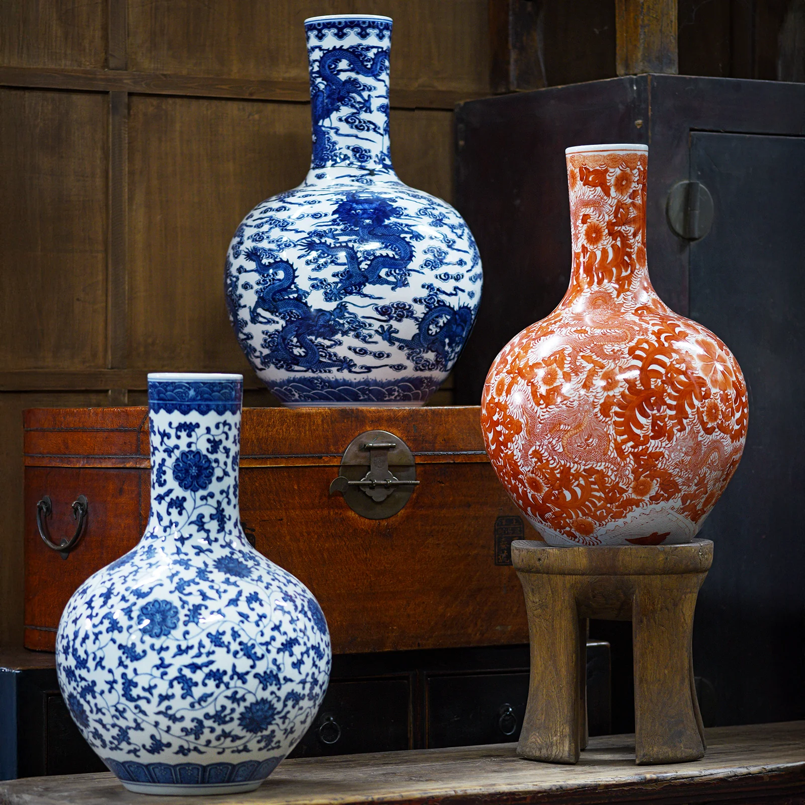 Large Porcelain Tianqiuping Dragon Vase - Kangxi Orange - Image 2