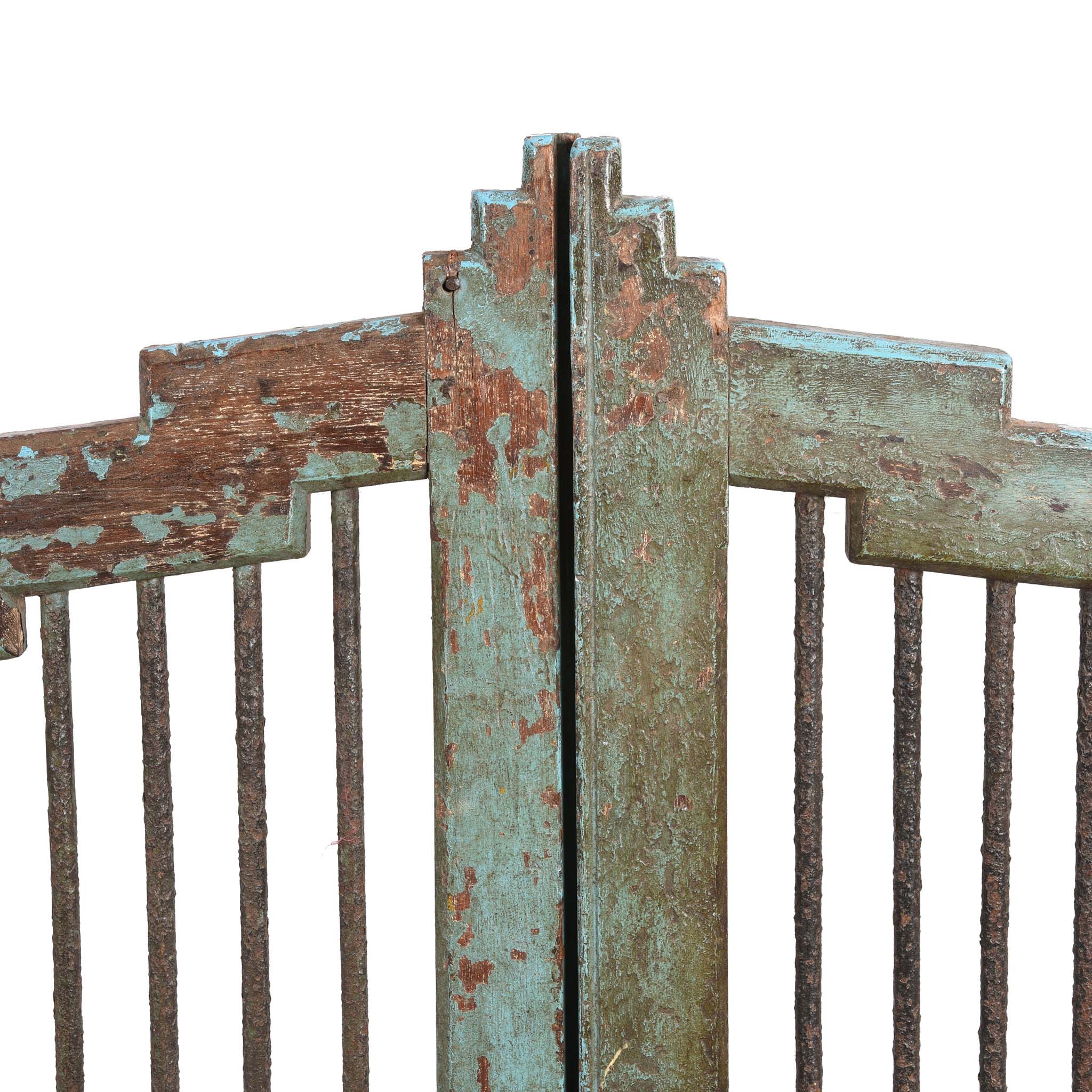 Light Blue Painted Teak Dog Gate From Gujarat - 19thC - Image 3