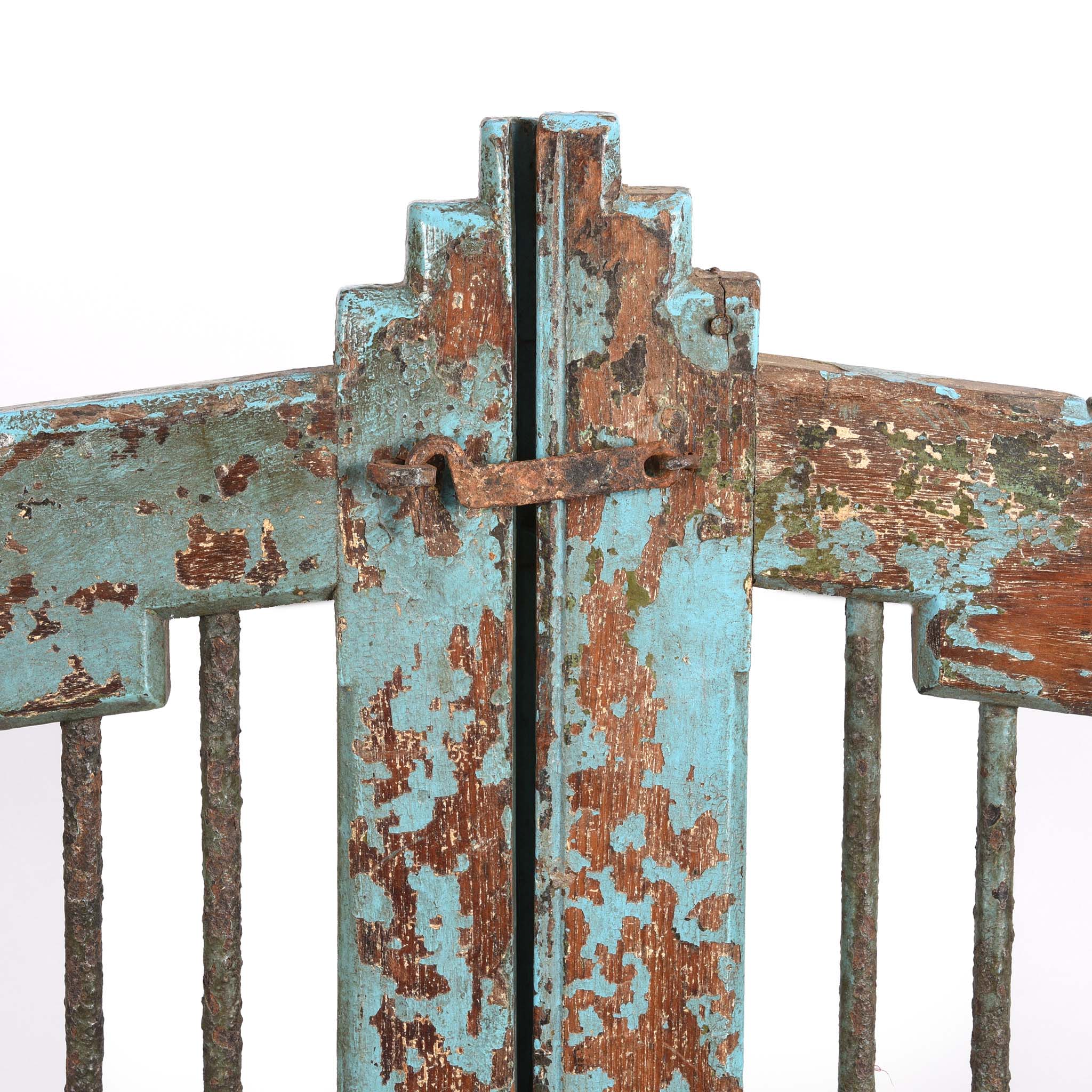 Light Blue Painted Teak Dog Gate From Gujarat - 19thC - Image 7