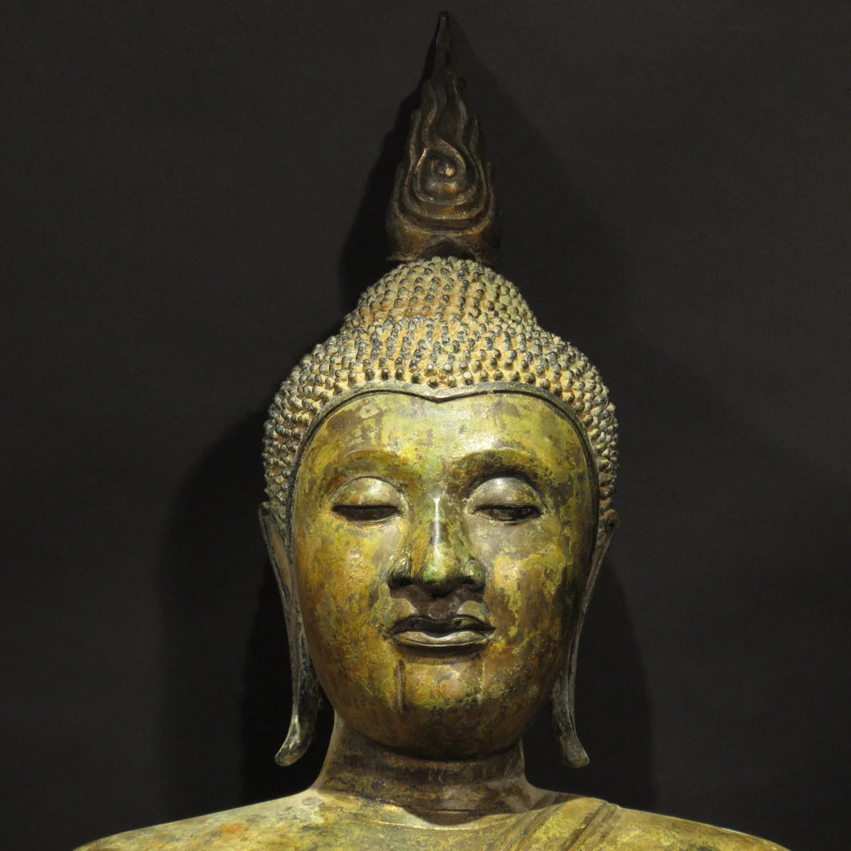 Bronze Thai Buddha in Bhumiparsha Mudra Pose - Image 4