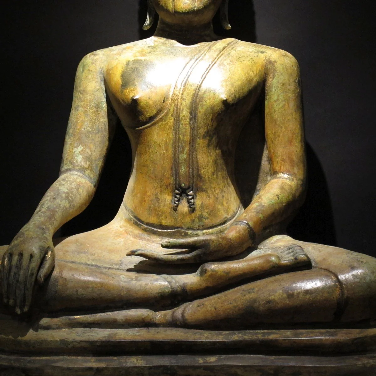Bronze Thai Buddha in Bhumiparsha Mudra Pose - Image 7