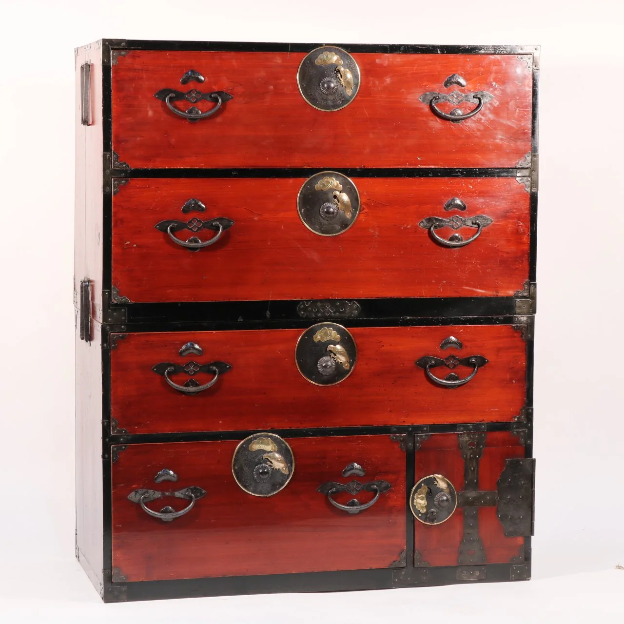 Isho Dansu clothing chest from Yonezawa - 19thC