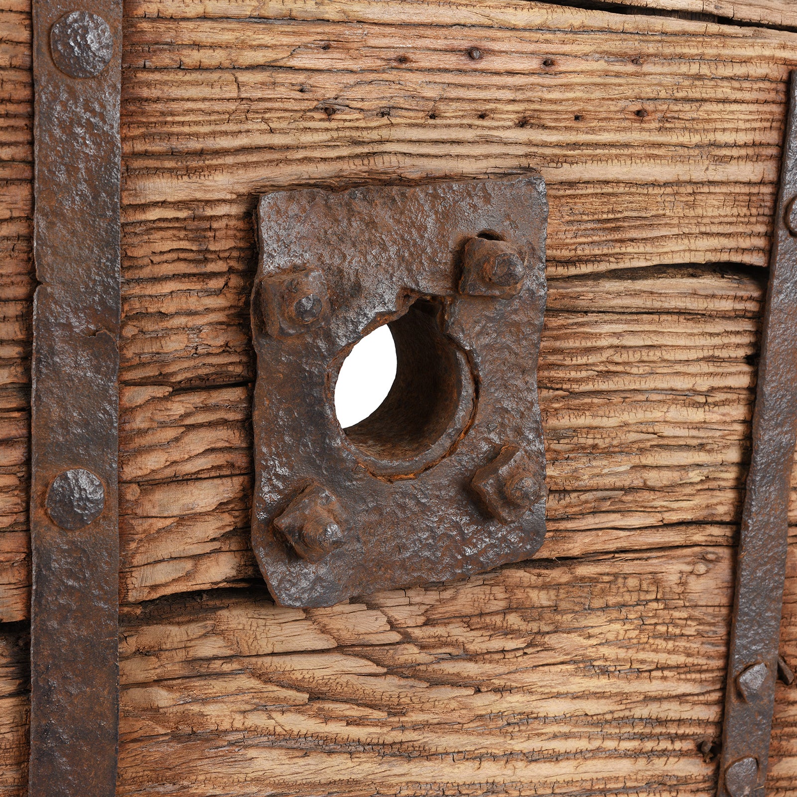 Old Elm Wheel On Stand From Shanxi - 19th Century - Image 6