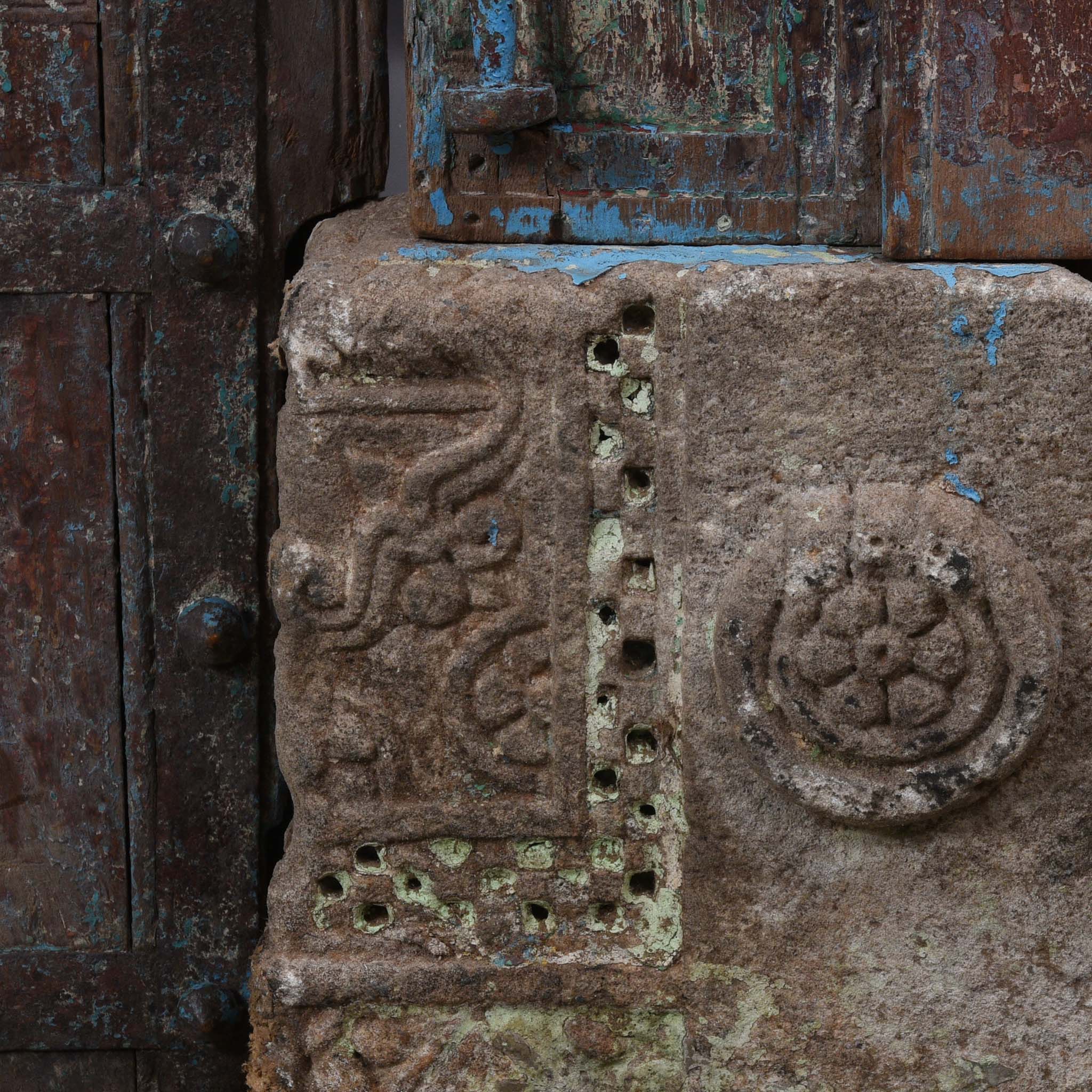 Painted Indian Reclaimed Door From Patan - 19th Century - Image 6