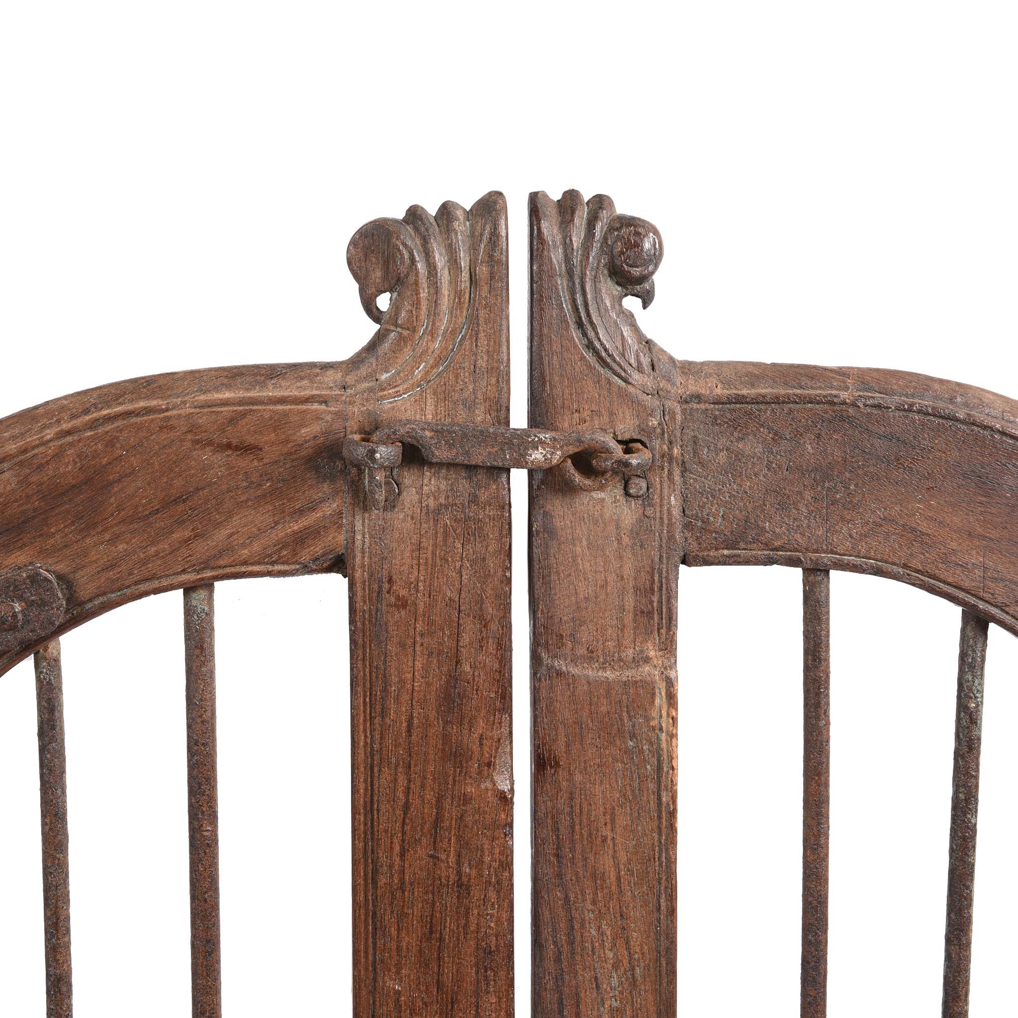 Carved Sunburst Dog Gate From Gujarat - 19thC - Image 3