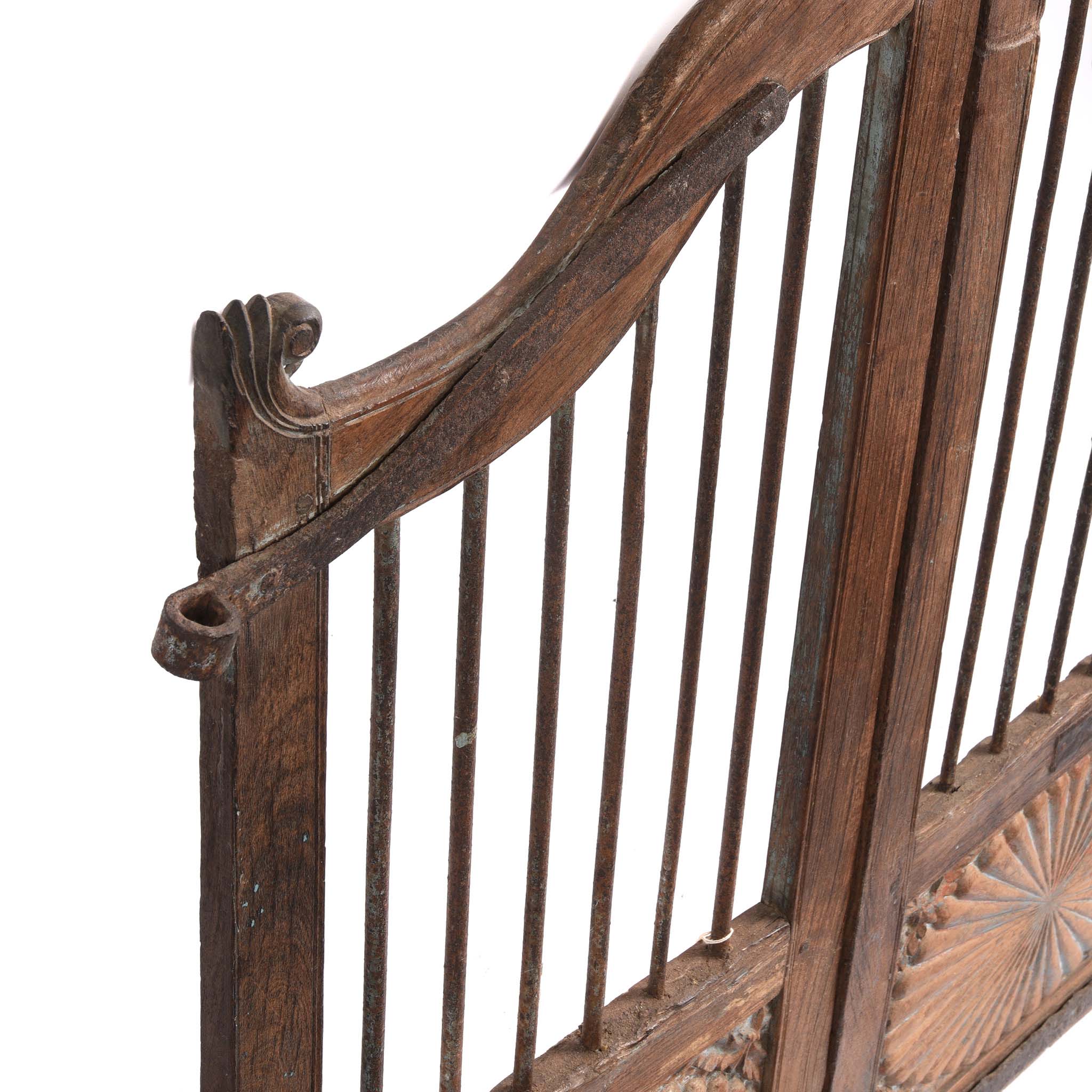 Carved Sunburst Dog Gate From Gujarat - 19thC - Image 5