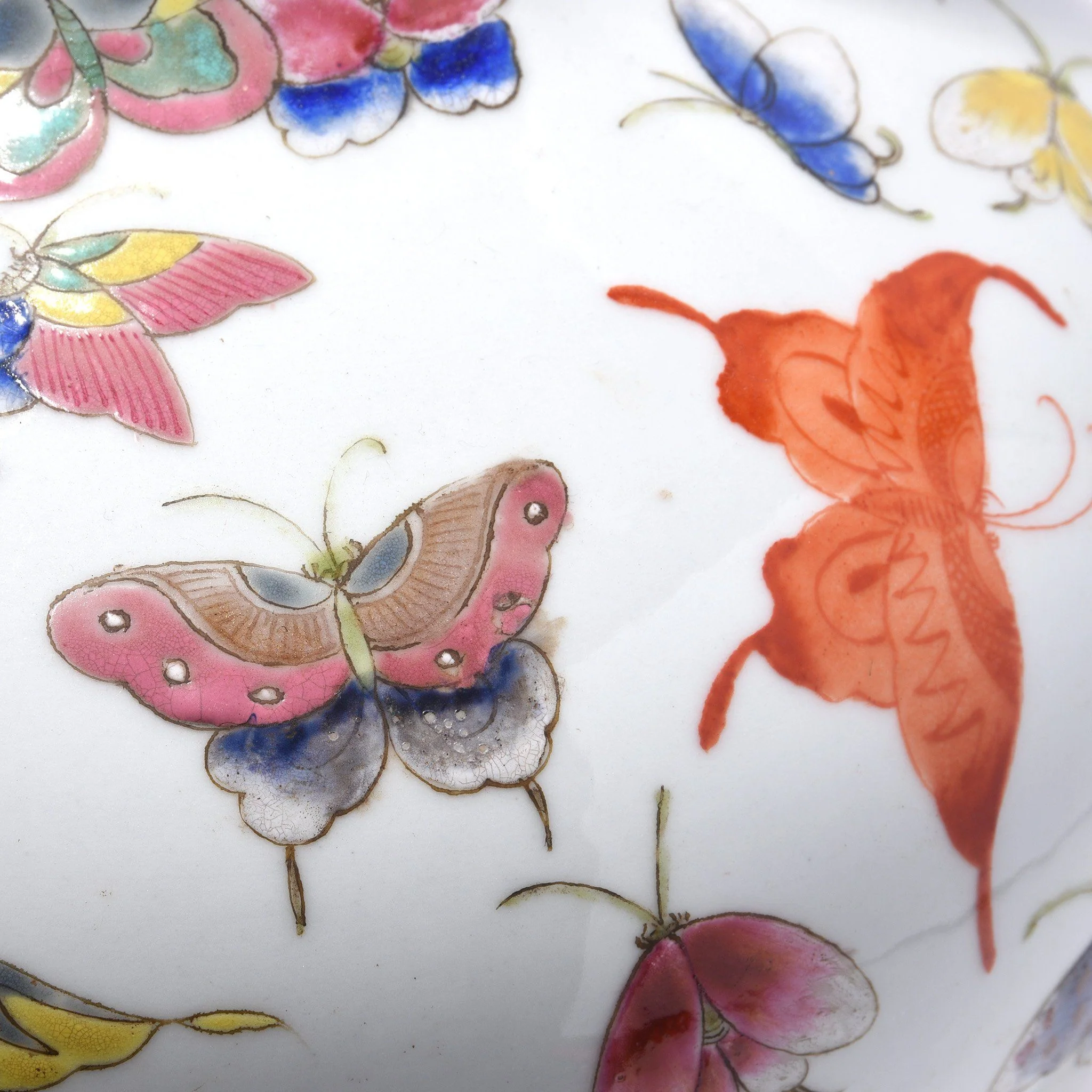 Wucai Porcelain Tianqiuping Vase - Butterfly Design - Image 4